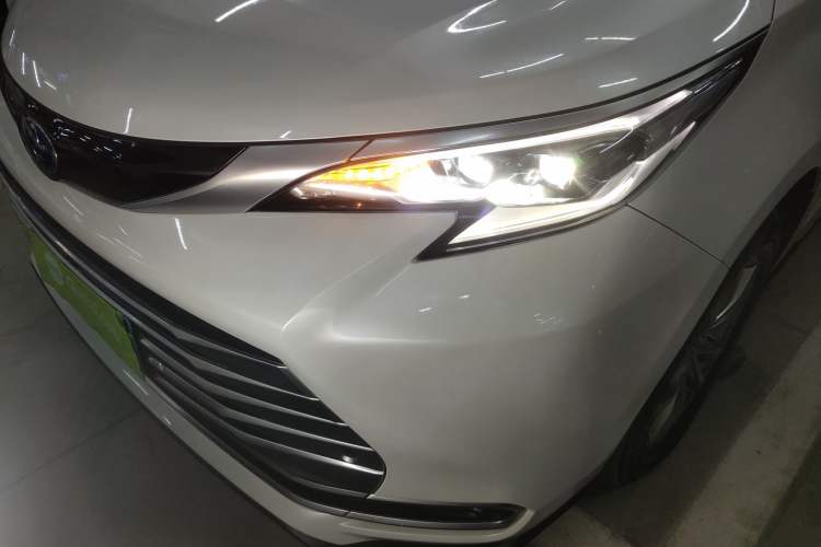 Used Toyota SIENNA 2021 2.5L Hybrid Platinum Edition Left Front Headlight
