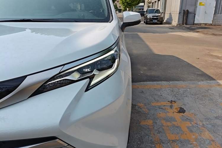 Used Toyota SIENNA 2021 2.5L Hybrid Platinum Edition Left Front Headlight