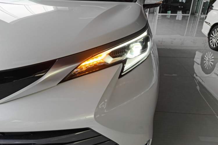 Used Toyota SIENNA 2021 2.5L Hybrid Luxury Edition Left Front Headlight