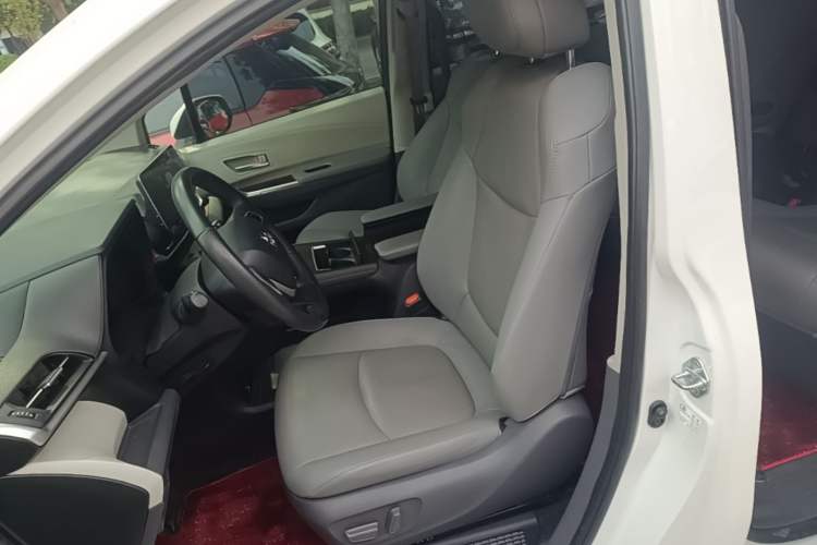 Used Toyota SIENNA 2021 2.5L Hybrid Luxury Edition Left Front Seat