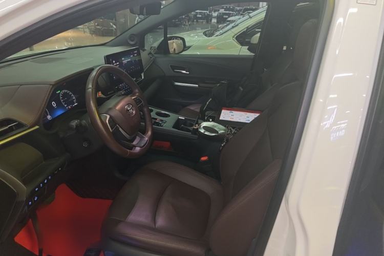 Used Toyota SIENNA 2021 2.5L Hybrid Platinum Edition Left Front Seat