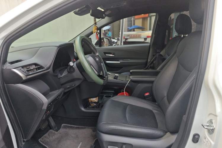 Used Toyota SIENNA 2021 2.5L Hybrid Premium Edition Left Front Seat