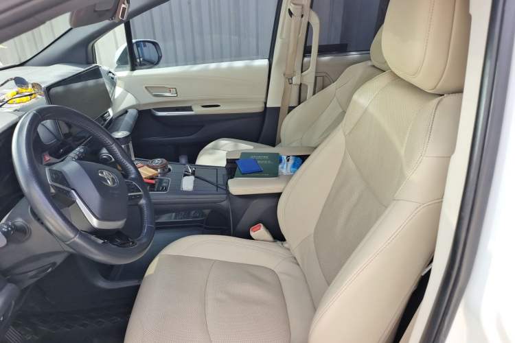Used Toyota SIENNA 2021 2.5L Hybrid Premium Edition Left Front Seat