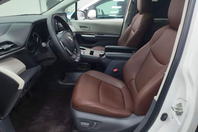 Used Toyota SIENNA 2021 2.5L Hybrid Comfort Edition Left Front Seat