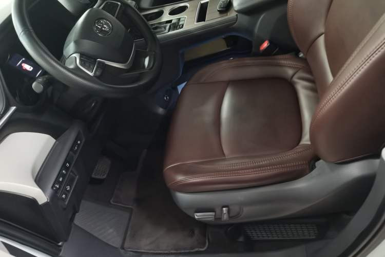 Used Toyota SIENNA 2021 2.5L Hybrid Comfort Edition Left Front Seat