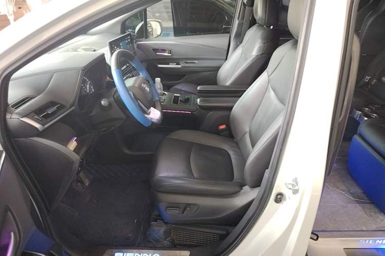 Used Toyota SIENNA 2021 2.5L Hybrid Premium Edition Left Front Seat