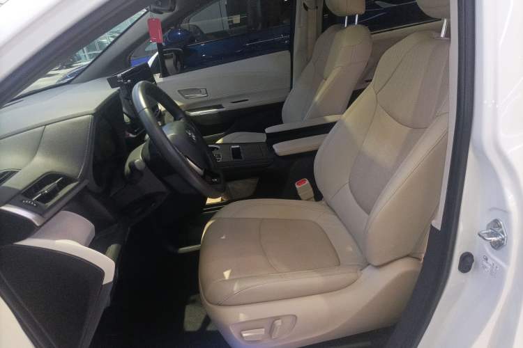 Used Toyota SIENNA 2021 2.5L Hybrid Premium Edition Left Front Seat
