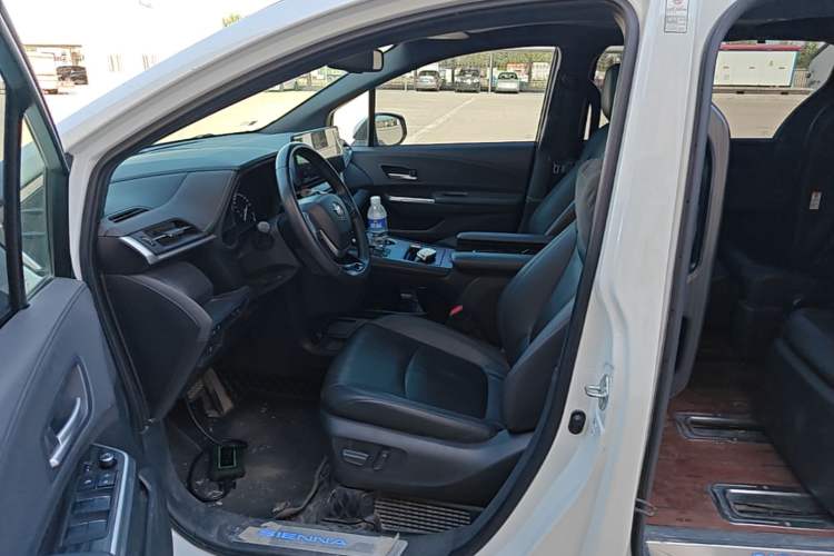 Used Toyota SIENNA 2021 2.5L Hybrid Premium Edition Left Front Seat