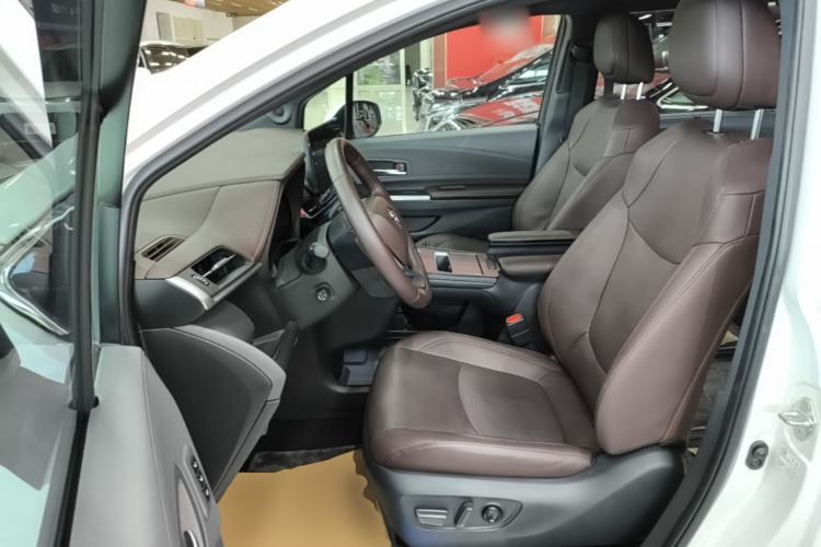 Used Toyota SIENNA 2021 2.5L Hybrid Platinum Edition Left Front Seat