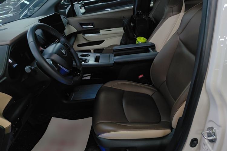 Used Toyota SIENNA 2021 2.5L Hybrid Premium Edition Left Front Seat