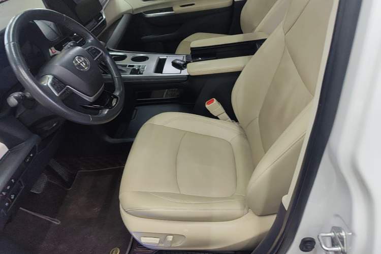 Used Toyota SIENNA 2021 2.5L Hybrid Ultimate Edition Left Front Seat