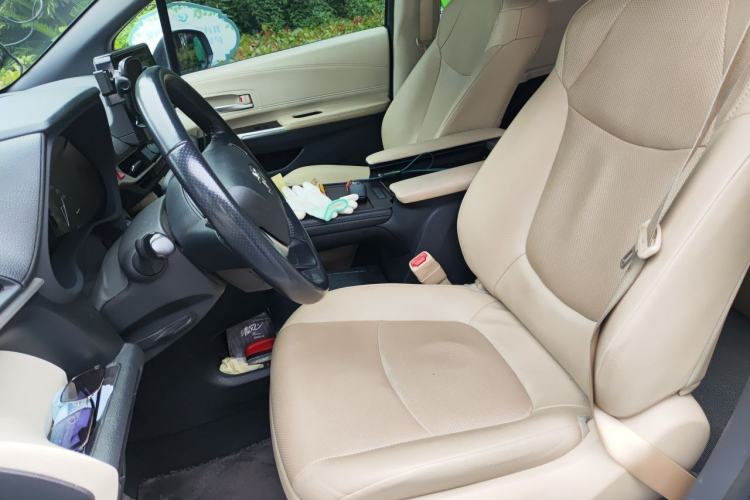 Used Toyota SIENNA 2021 2.5L Hybrid Luxury Edition Left Front Seat