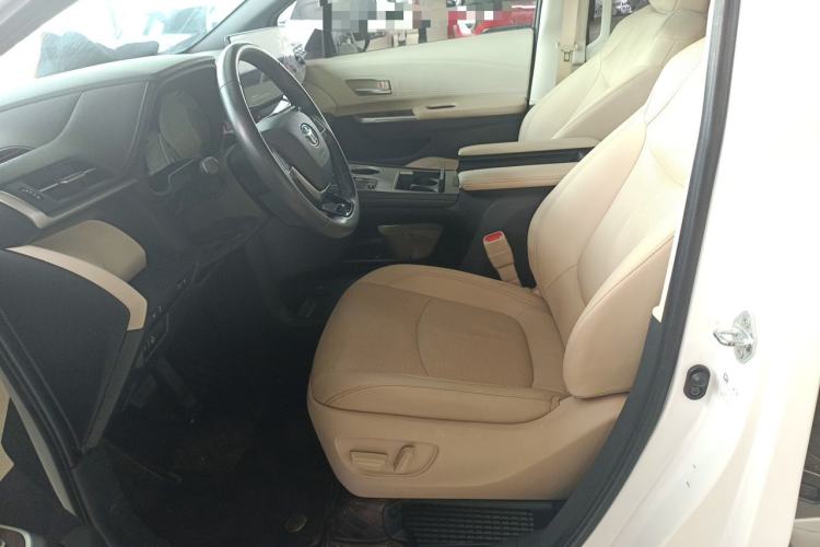 Used Toyota SIENNA 2021 2.5L Hybrid Premium Edition Left Front Seat