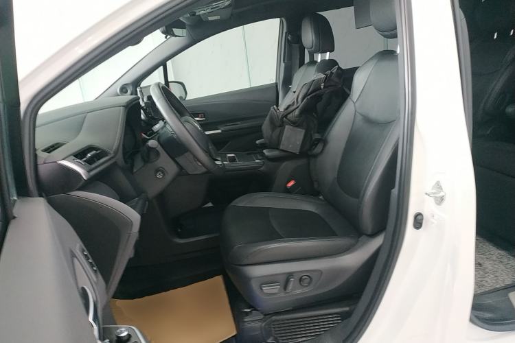 Used Toyota SIENNA 2021 2.5L Hybrid Platinum Edition Left Front Seat
