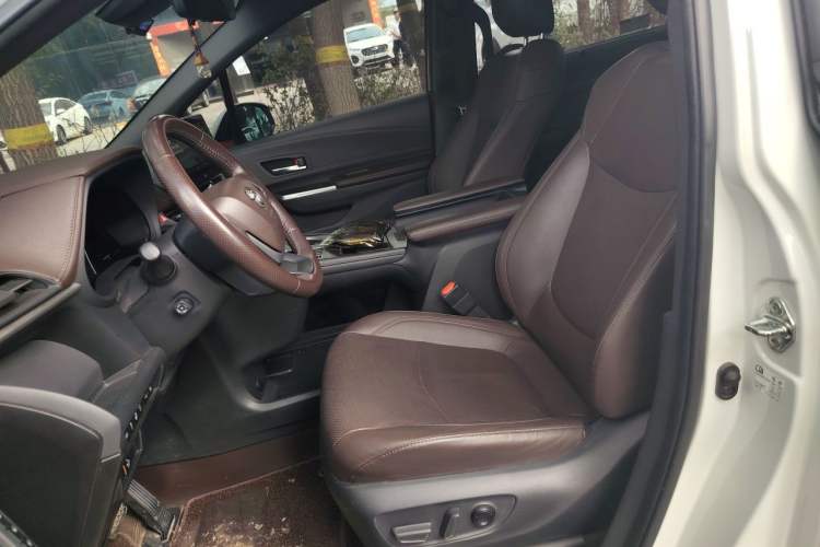 Used Toyota SIENNA 2021 2.5L Hybrid Platinum Edition Left Front Seat