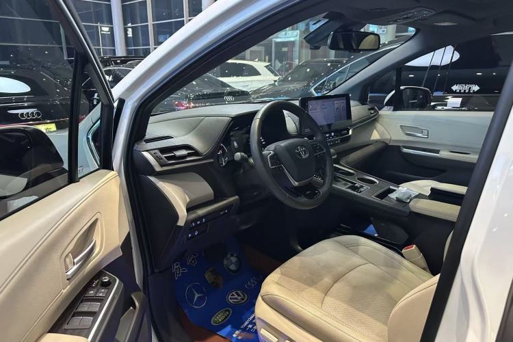 Used Toyota SIENNA 2021 2.5L Hybrid Premium Edition Left Front Seat