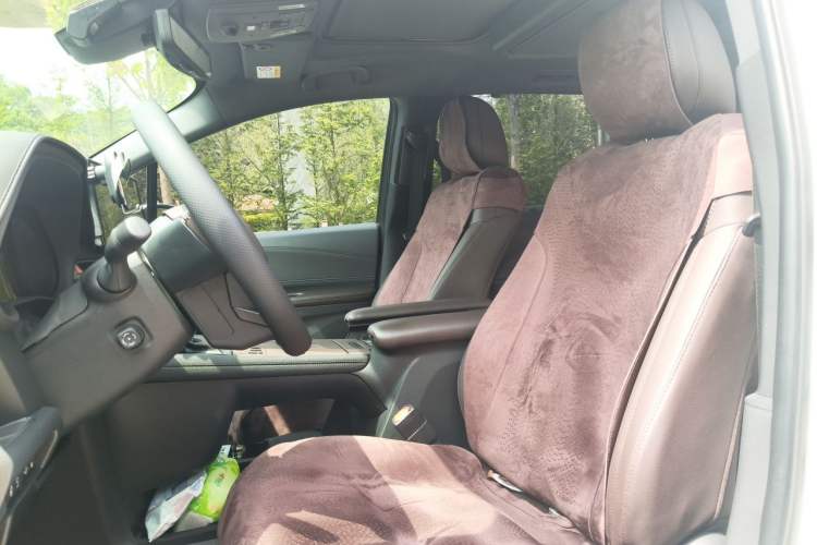 Used Toyota SIENNA 2021 2.5L Hybrid Platinum Edition Left Front Seat