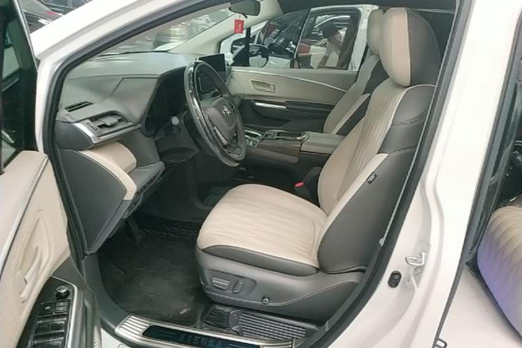 Used Toyota SIENNA 2021 2.5L Hybrid Comfort Edition Left Front Seat