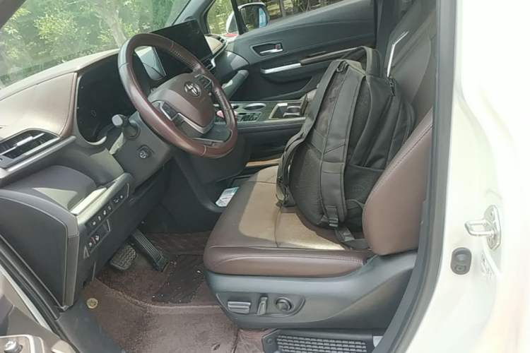 Used Toyota SIENNA 2021 2.5L Hybrid Platinum Edition Left Front Seat