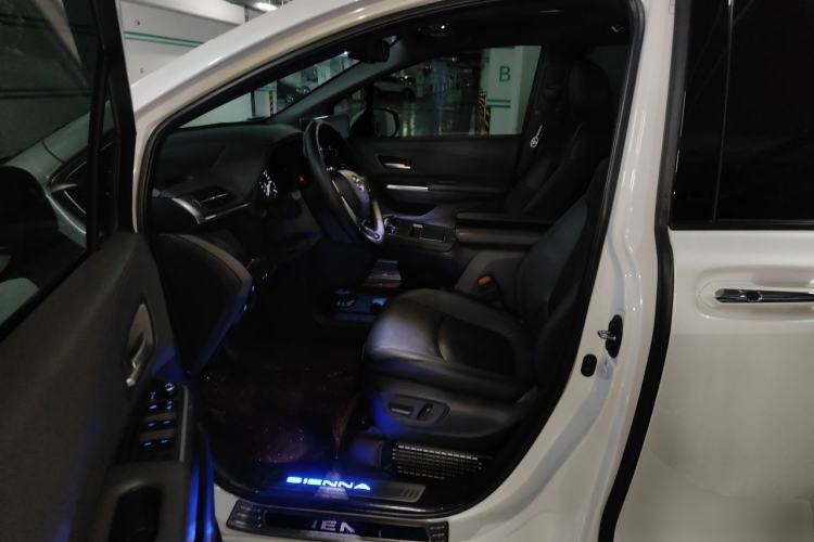 Used Toyota SIENNA 2021 2.5L Hybrid Premium Edition Left Front Seat