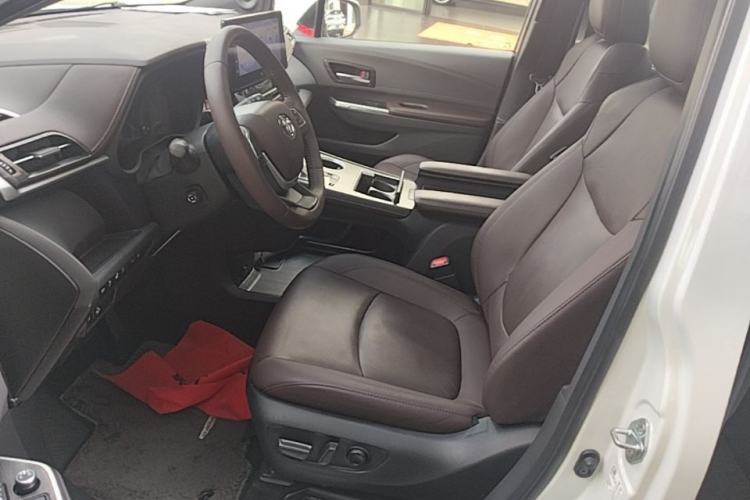 Used Toyota SIENNA 2021 2.5L Hybrid Platinum Edition Left Front Seat