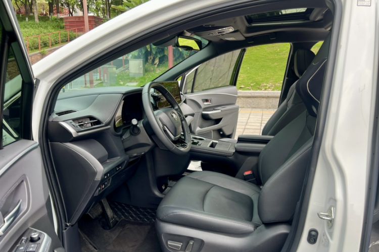 Used Toyota SIENNA 2021 2.5L Hybrid Ultimate Edition Left Front Seat