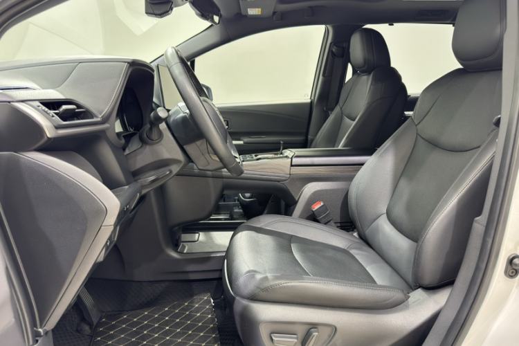 Used Toyota SIENNA 2021 2.5L Hybrid Ultimate Edition Left Front Seat