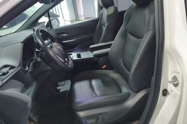 Used Toyota SIENNA 2021 2.5L Hybrid Premium Edition Left Front Seat