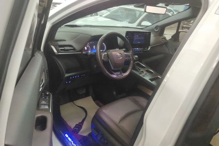 Used Toyota SIENNA 2021 2.5L Hybrid Platinum Edition Left Front Seat