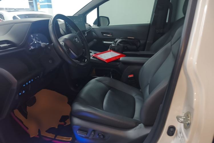 Used Toyota SIENNA 2021 2.5L Hybrid Platinum Edition Left Front Seat