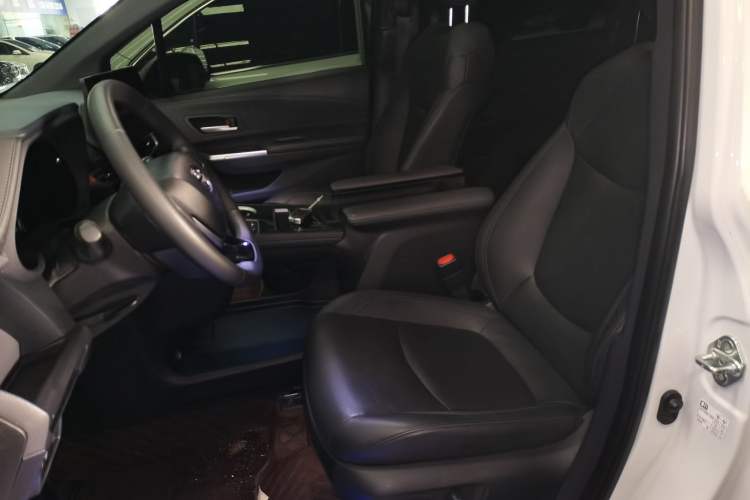 Used Toyota SIENNA 2021 2.5L Hybrid Premium Edition Left Front Seat