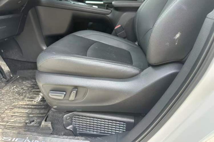 Used Toyota SIENNA 2021 2.5L Hybrid Ultimate Edition Left Front Seat