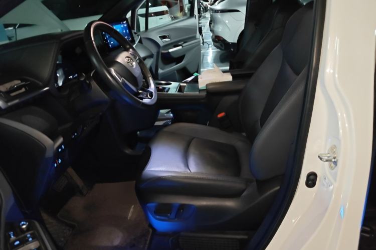 Used Toyota SIENNA 2021 2.5L Hybrid Ultimate Edition Left Front Seat