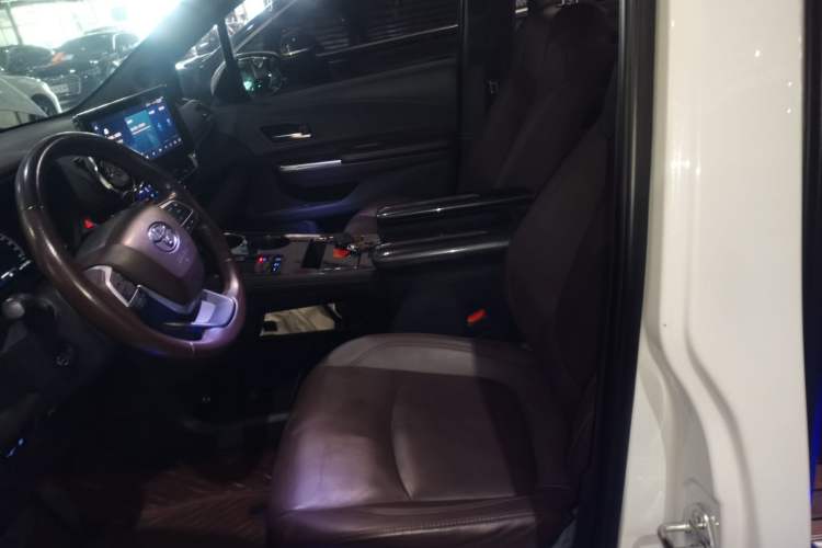 Used Toyota SIENNA 2021 2.5L Hybrid Platinum Edition Left Front Seat