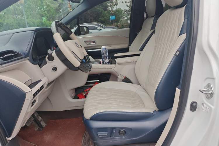Used Toyota SIENNA 2021 2.5L Hybrid Platinum Edition Left Front Seat