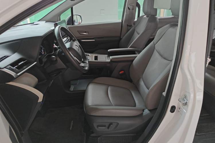 Used Toyota SIENNA 2021 2.5L Hybrid Luxury Edition Left Front Seat