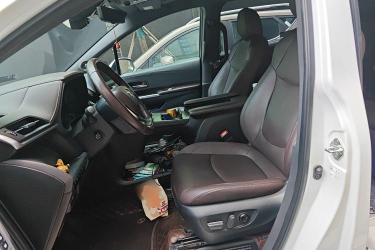Used Toyota SIENNA 2021 2.5L Hybrid Platinum Edition Left Front Seat
