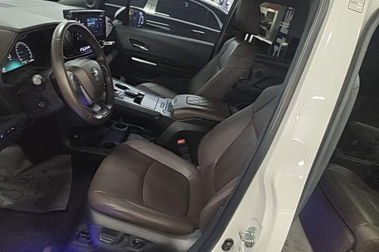 Used Toyota SIENNA 2021 2.5L Hybrid Platinum Edition Left Front Seat