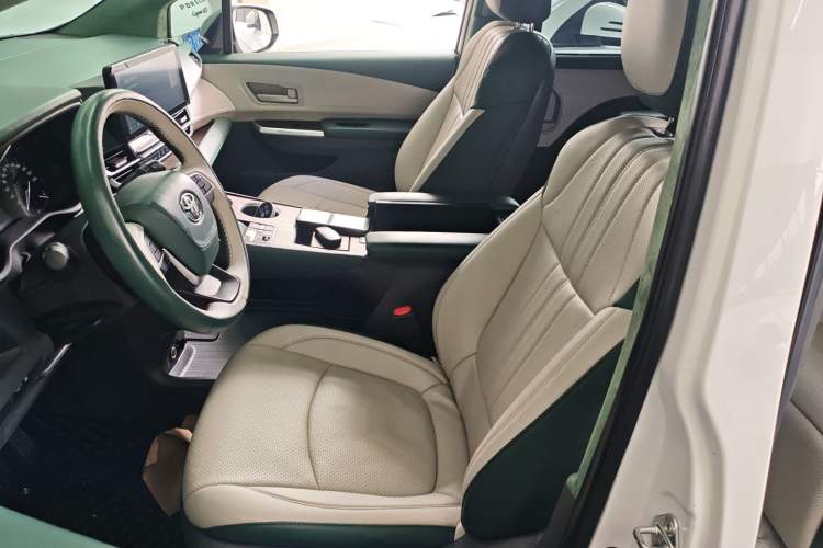 Used Toyota SIENNA 2021 2.5L Hybrid Comfort Edition Left Front Seat