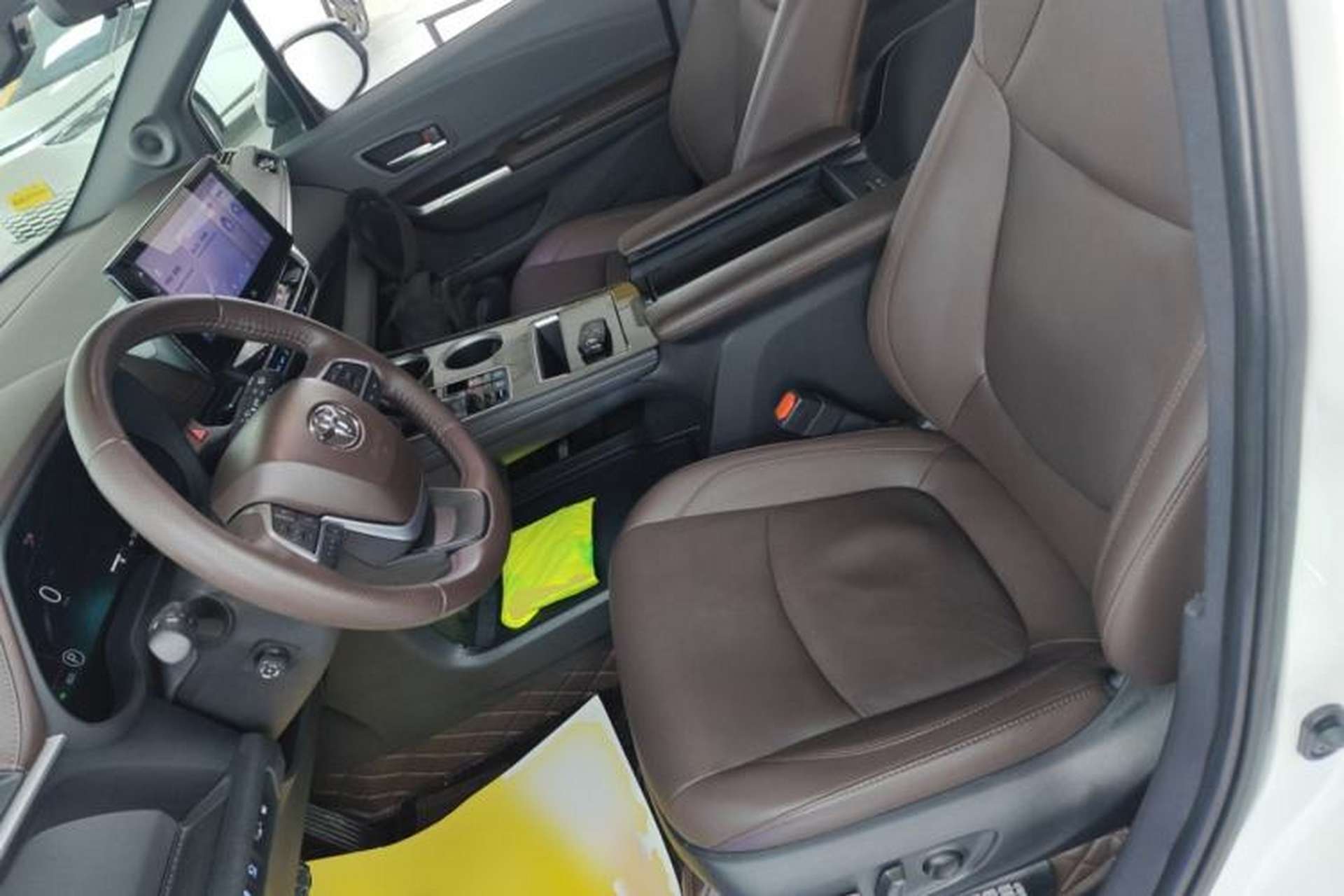Used Toyota SIENNA 2021 2.5L Hybrid Platinum Edition Left Front Seat