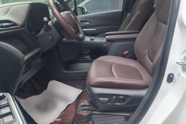 Used Toyota SIENNA 2021 2.5L Hybrid Platinum Edition Left Front Seat