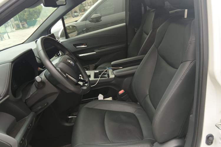 Used Toyota SIENNA 2021 2.5L Hybrid Premium Edition Left Front Seat