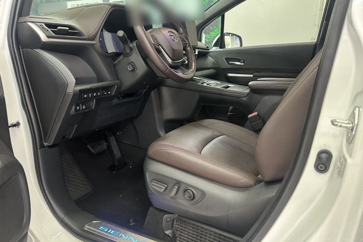 Used Toyota SIENNA 2021 2.5L Hybrid Platinum Edition Left Front Seat