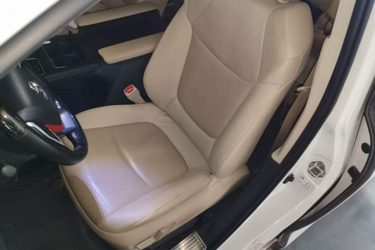 Used Toyota SIENNA 2021 2.5L Hybrid Luxury Edition Left Front Seat