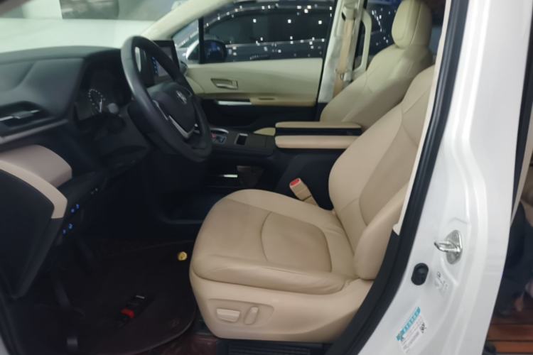 Used Toyota SIENNA 2021 2.5L Hybrid Luxury Edition Left Front Seat