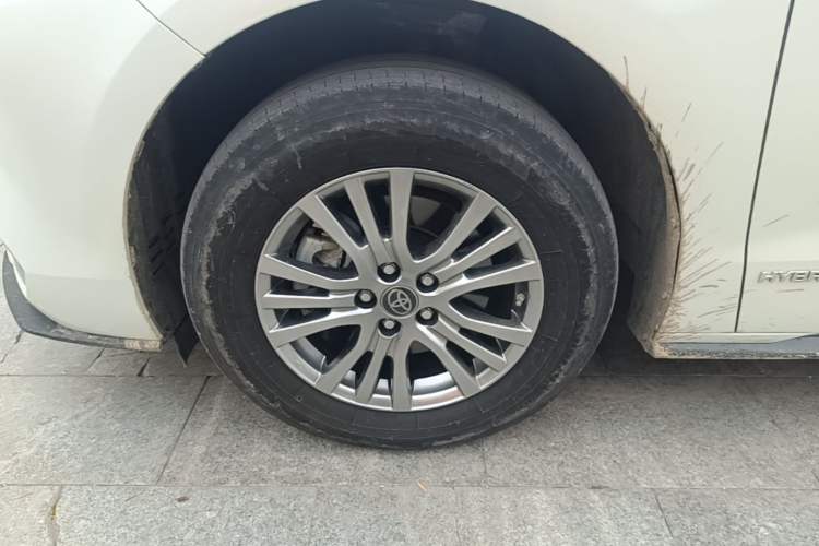 Used Toyota SIENNA 2021 2.5L Hybrid Luxury Edition Left Front Wheel Hub
