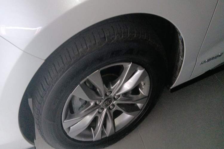 Used Toyota SIENNA 2021 2.5L Hybrid Platinum Edition Left Front Wheel Hub