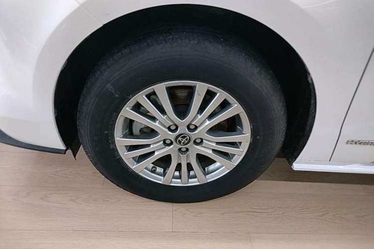 Used Toyota SIENNA 2021 2.5L Hybrid Comfort Edition Left Front Wheel Hub