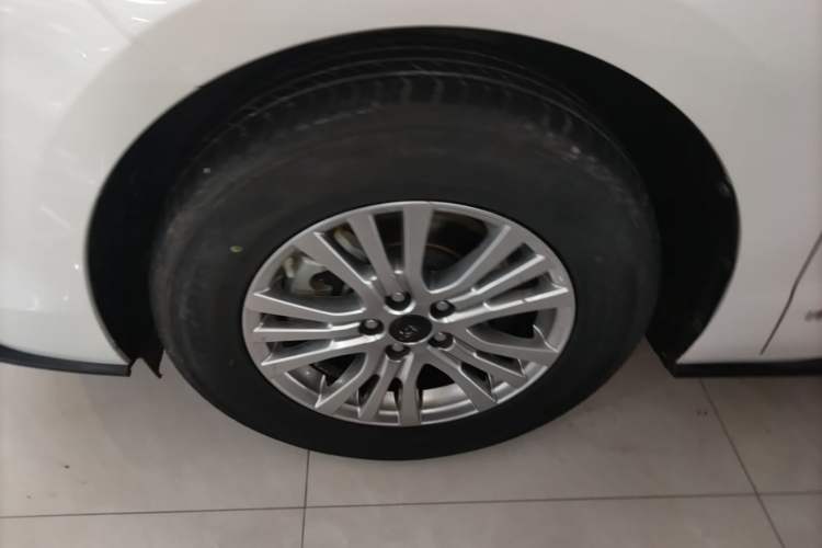 Used Toyota SIENNA 2021 2.5L Hybrid Luxury Edition Left Front Wheel Hub