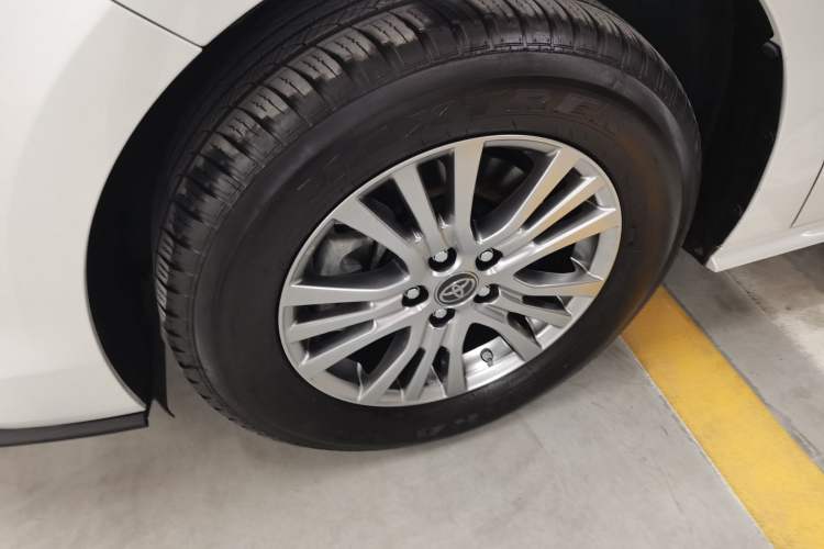 Used Toyota SIENNA 2021 2.5L Hybrid Comfort Edition Left Front Wheel Hub